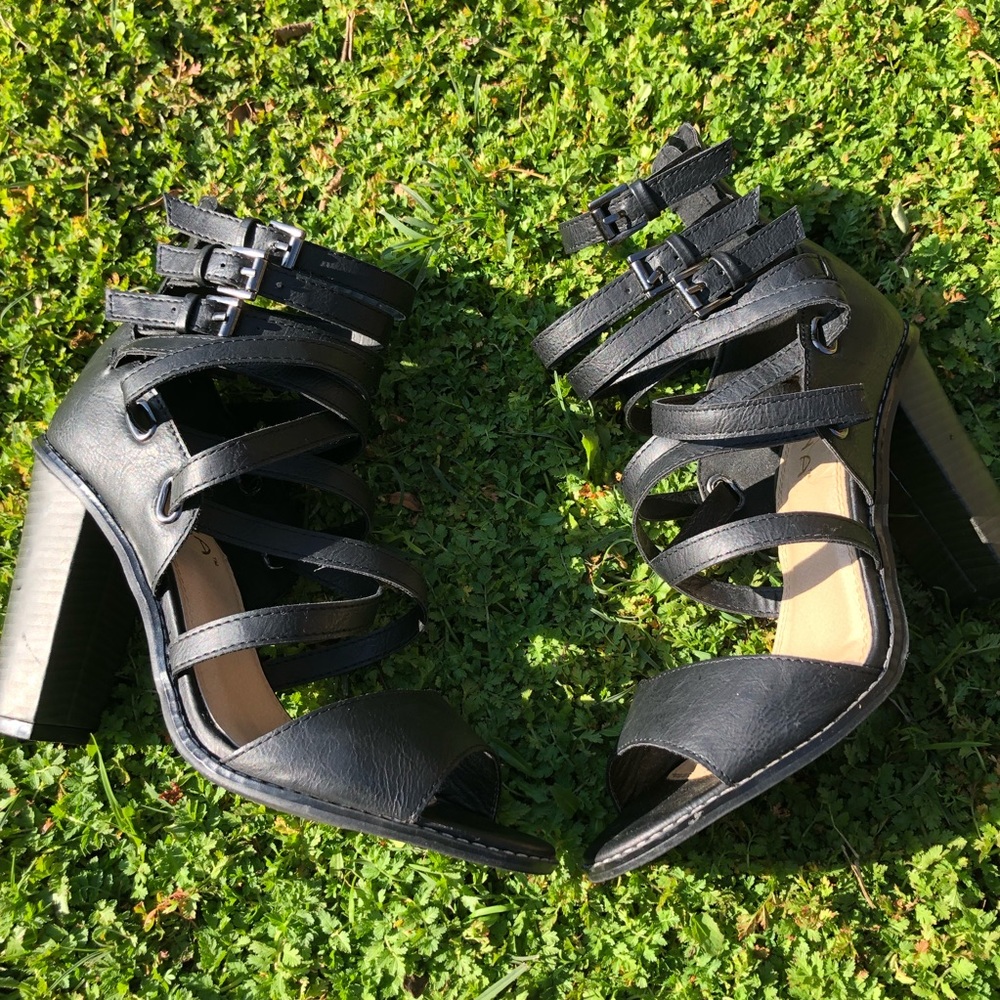 BLACK STRAPPY HEELS